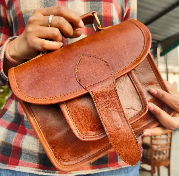 Brown_Genuine_Leather_Small_Crossbody_Purse_Daily_Used_Handbag_For_Women_(_6x8_inchs_)
