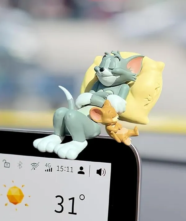 Tom_and_Jerry_Car_Dashboard_Figurine_–_Cute_Cartoon_Car_Interior_Decoration_Accessory_for_Car_Décor