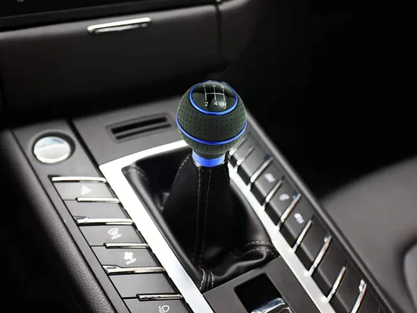 Gear_Shift_Knob_For_Manual_Transmission_Momo_Silicone_Blue_,_Smooth_Shifts,_High_Comfort_Gear_Lever_Shifter_Knob_With_Installation_Kit