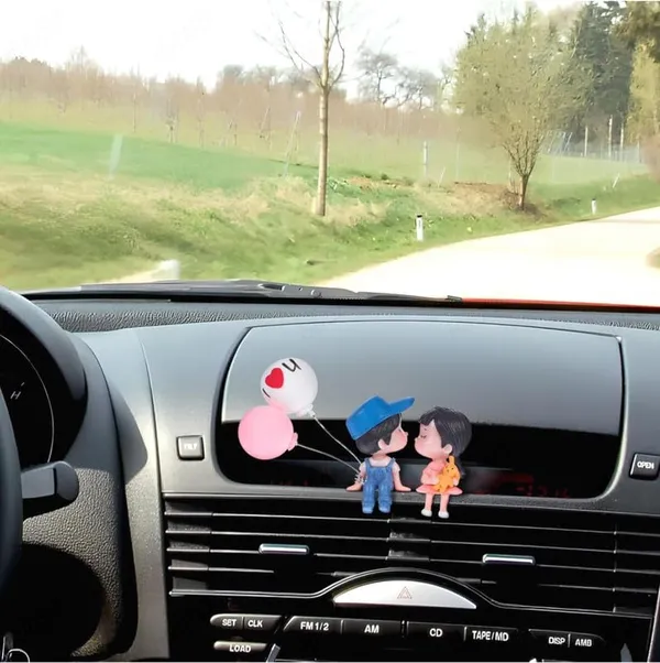 Cute_Cartoon_Couple_Dashboard_Ornament_–_Miniature_Balloon_Figurine_Decoration,_Fairy_Tale_Bonsai_Style_(Blue)