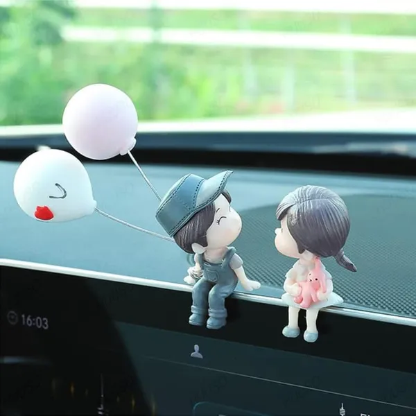 Cute_Cartoon_Couple_Dashboard_Ornament_–_Miniature_Balloon_Figurine_Decoration,_Fairy_Tale_Bonsai_Style_(Grey)