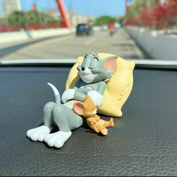 Tom_and_Jerry_Car_Dashboard_Figurine_–_Cute_Cartoon_Car_Interior_Decoration_Accessory_for_Car_Décor