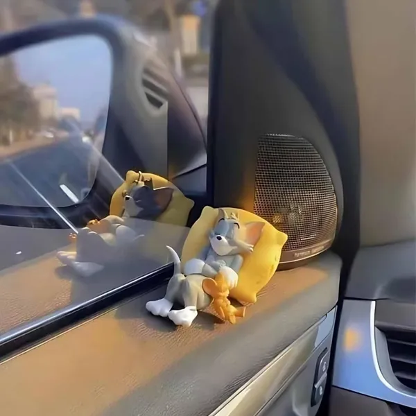 Tom_and_Jerry_Car_Dashboard_Figurine_–_Cute_Cartoon_Car_Interior_Decoration_Accessory_for_Car_Décor