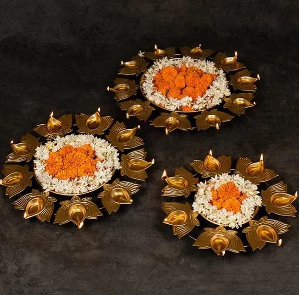 Gold_Metal_Premium_&_Elegant_Showpiece_(Pack_Of_3)