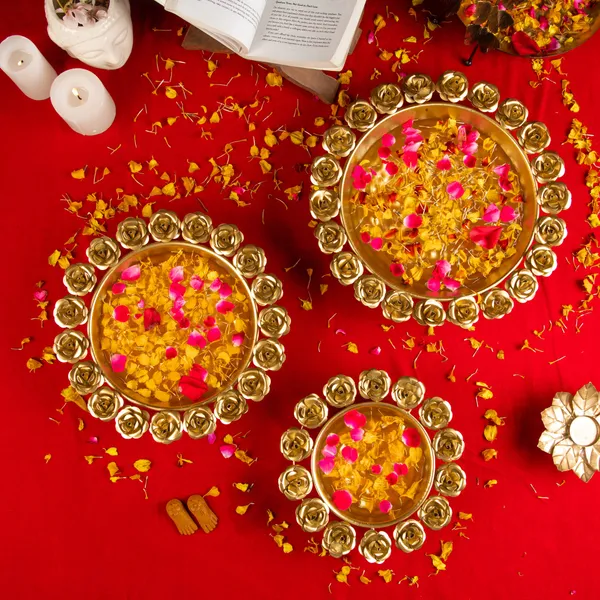 Gold_Metal_Premium_&_Elegant_Showpiece_(Pack_Of_3)