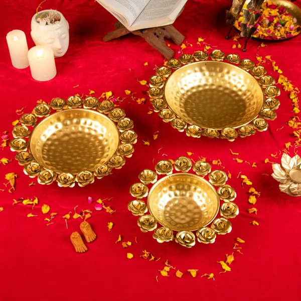 Gold_Metal_Premium_&_Elegant_Showpiece_(Pack_Of_3)
