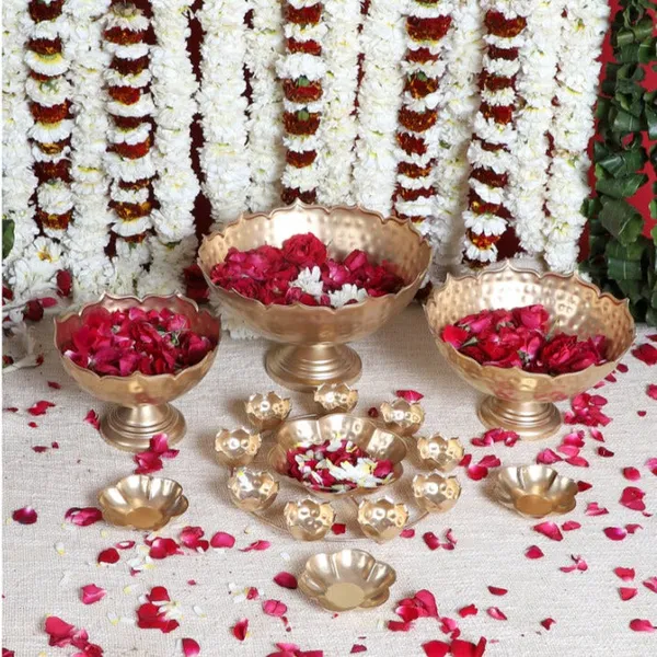 Gold_Metal_Premium_&_Elegant_Showpiece_(Pack_Of_7)