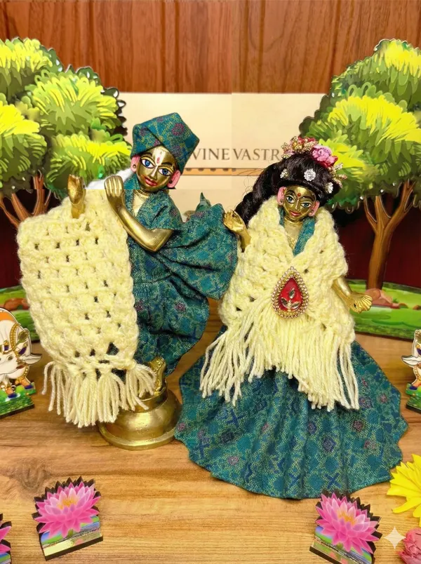 Peacock_Green_Radha_Krishna_Poshak_(with_Pagdi_&_2_Shawls)