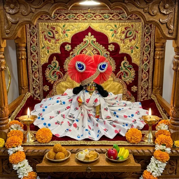 Laddu_Gopal_White_Cotton_Poshak_with_Pagdi