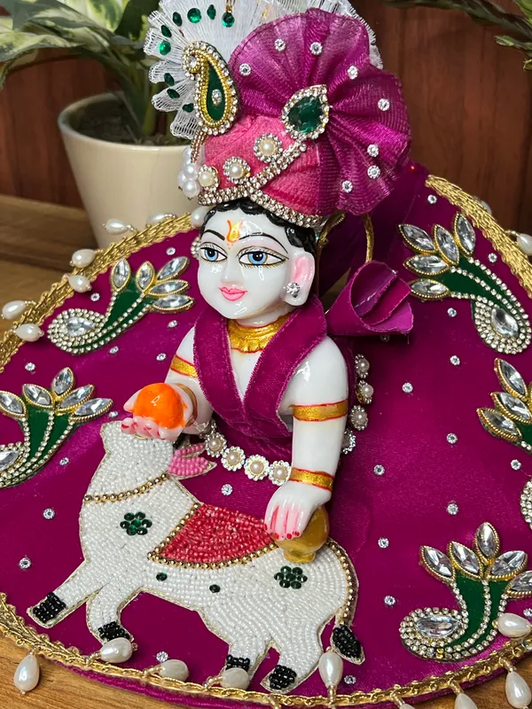 Laddu_Gopal_Gau_Palak_Poshak