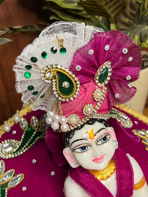 Laddu_Gopal_Gau_Palak_Poshak