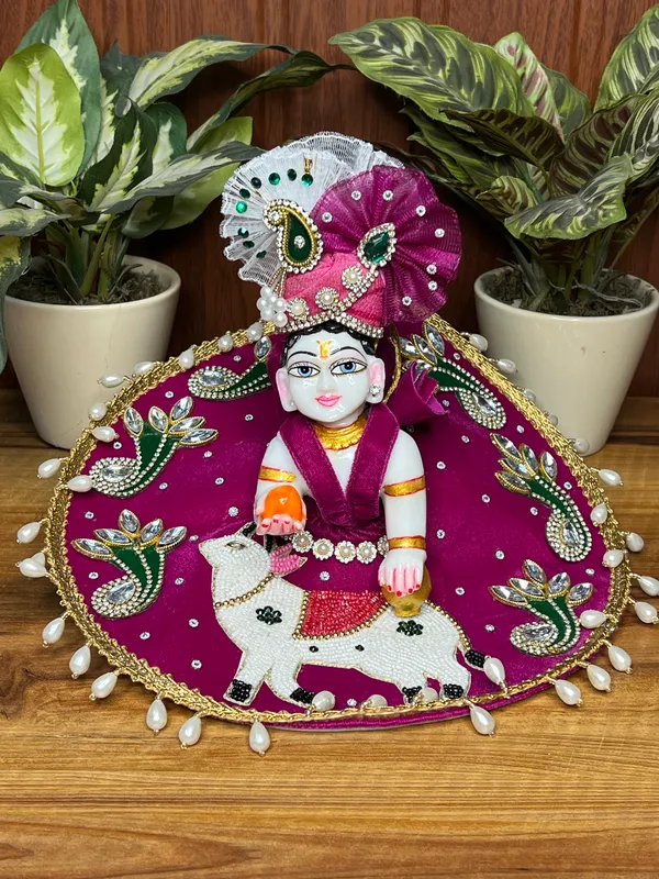 Laddu_Gopal_Gau_Palak_Poshak
