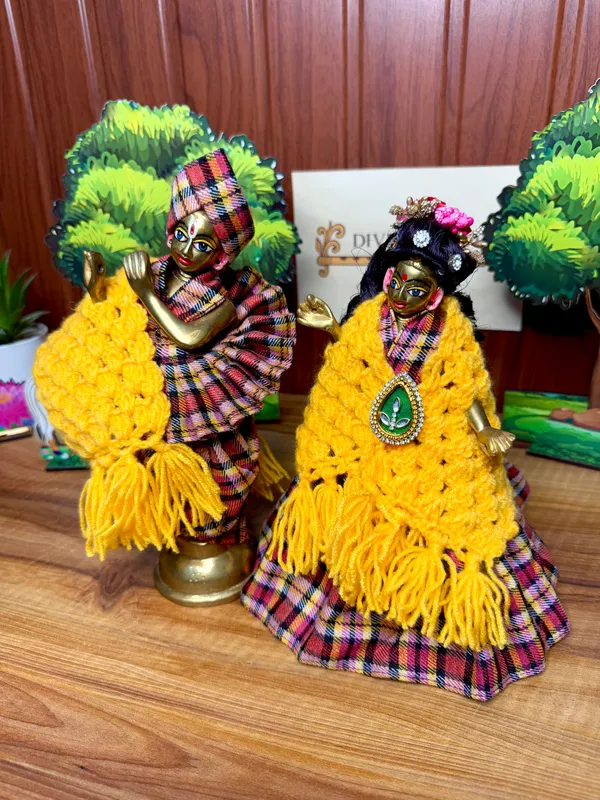 Multicolor_Check_Radha_Krishna_Poshak_(with_Pagdi_&_2_Shawls)