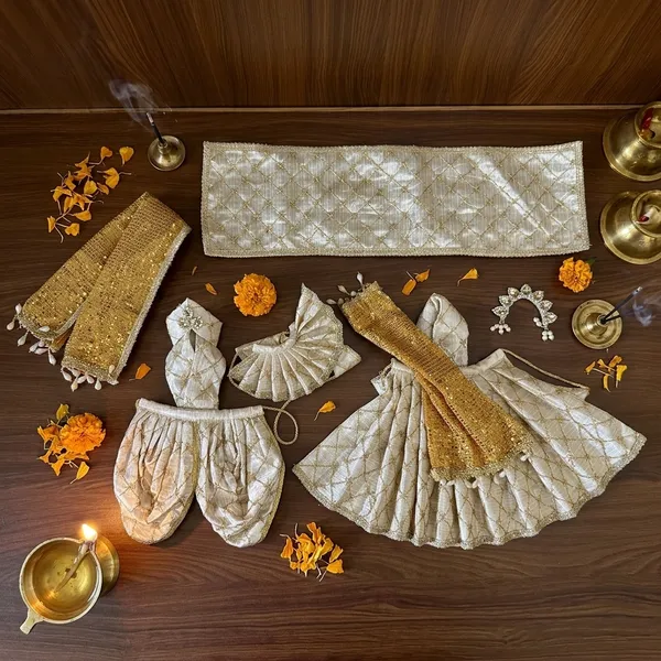 Radha_Krishna_Golden_Dress