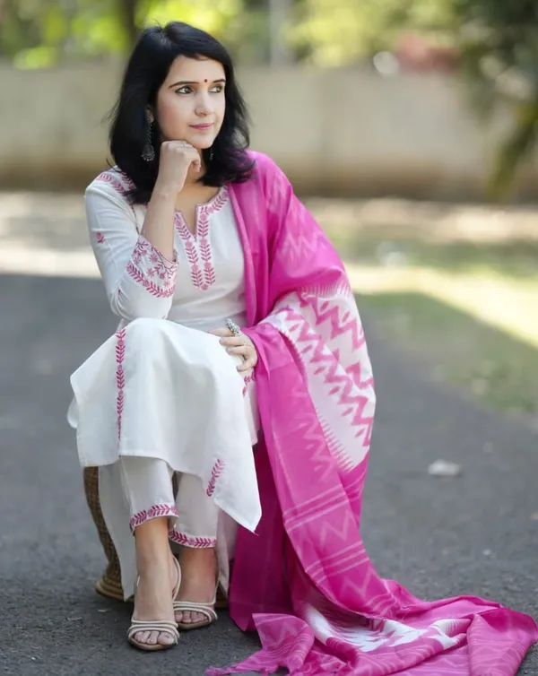 White_Cotton_Slub_Handloom_Kurta_Pant_With_Dupatta_Set_For_Women