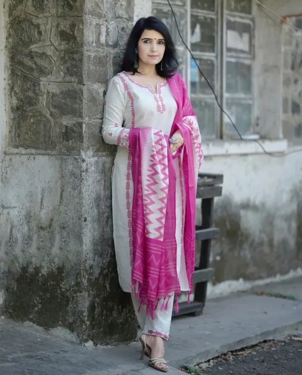 White_Cotton_Slub_Handloom_Kurta_Pant_With_Dupatta_Set_For_Women
