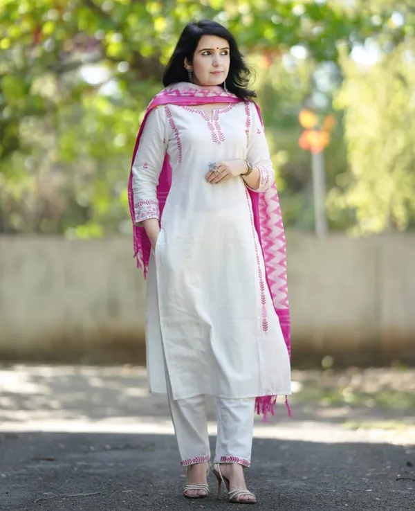White_Cotton_Slub_Handloom_Kurta_Pant_With_Dupatta_Set_For_Women