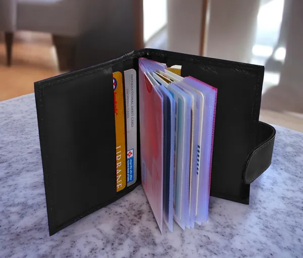 Black_Genuine_Leather_Card_Holder_For_Men_(110_X_75_Mm)_(20_Card_Slots)
