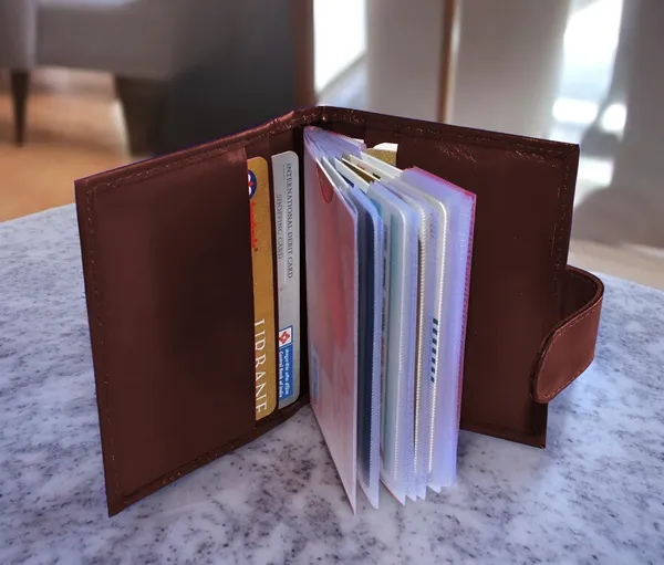 Brown_Genuine_Leather_Card_Holder_For_Men_(110_X_75_Mm)_(20_Card_Slots)