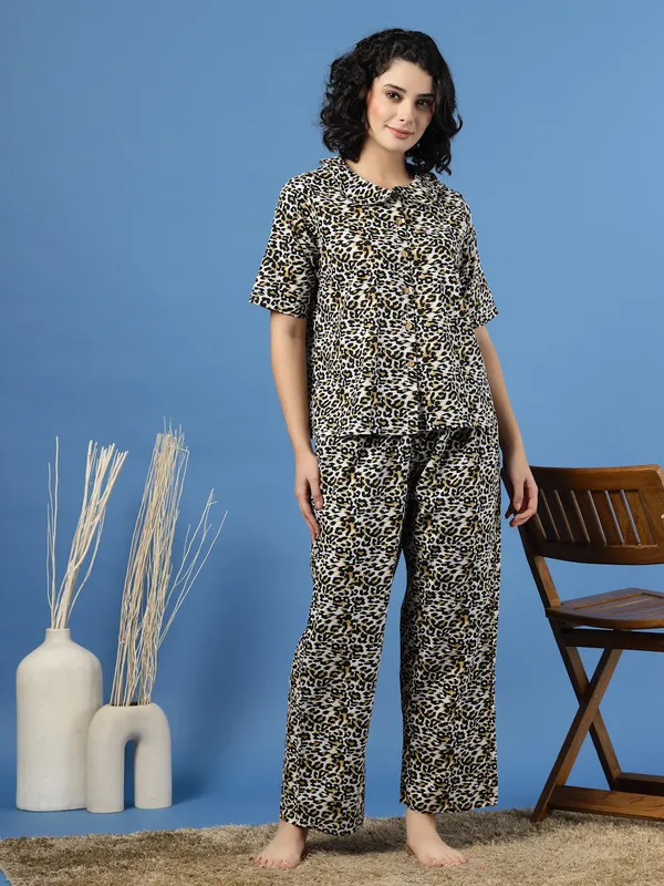 Multicolor_Cotton_Multi_Prints_1/2_Sleeves_Round_Neck_Regular_Ankle_Length_Night_Suit_For_Women