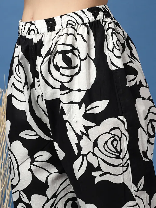 Black_Cotton_Black_Procian_Print_1/2_Sleeves_Round_Neck_Regular_Ankle_Length_Night_Suit_For_Women