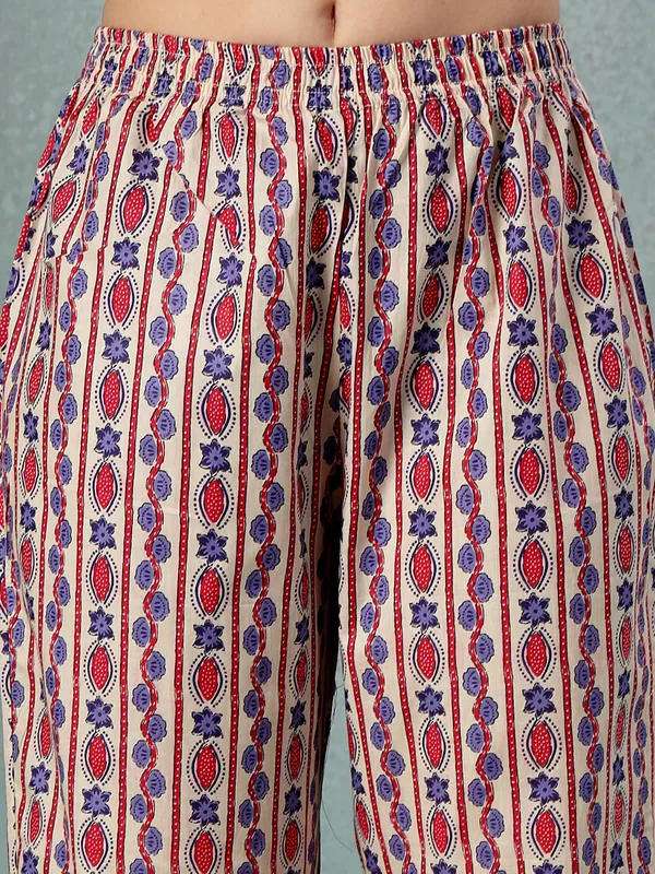 Creame_Cotton_Multi_Prints_3/4_Sleeves_V_Neck_Regular_Kalf_Length_Kurta_Sets_For_Women