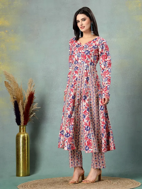 Creame_Cotton_Multi_Prints_3/4_Sleeves_V_Neck_Regular_Kalf_Length_Kurta_Sets_For_Women