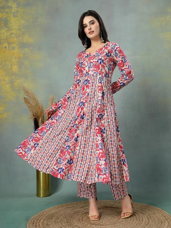 Creame_Cotton_Multi_Prints_3/4_Sleeves_V_Neck_Regular_Kalf_Length_Kurta_Sets_For_Women