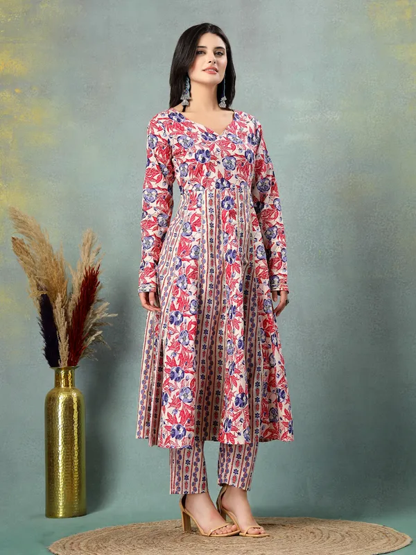 Creame_Cotton_Multi_Prints_3/4_Sleeves_V_Neck_Regular_Kalf_Length_Kurta_Sets_For_Women