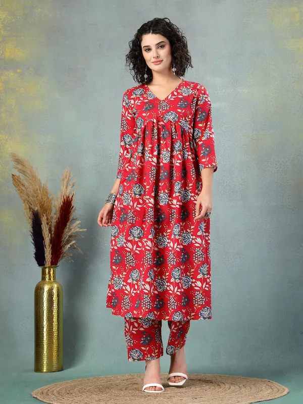 Red_Cotton_Multi_Prints_3/4_Sleeves_V_Neck_Regular_Kalf_Length_Kurtasets_For_Women