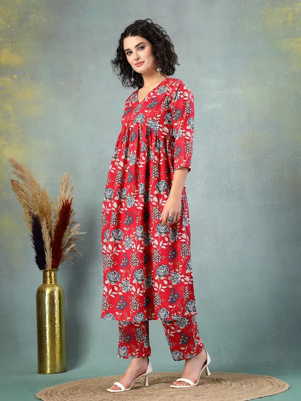 Red_Cotton_Multi_Prints_3/4_Sleeves_V_Neck_Regular_Kalf_Length_Kurtasets_For_Women
