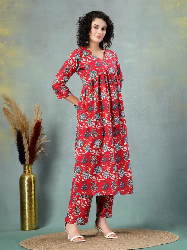 Red_Cotton_Multi_Prints_3/4_Sleeves_V_Neck_Regular_Kalf_Length_Kurtasets_For_Women