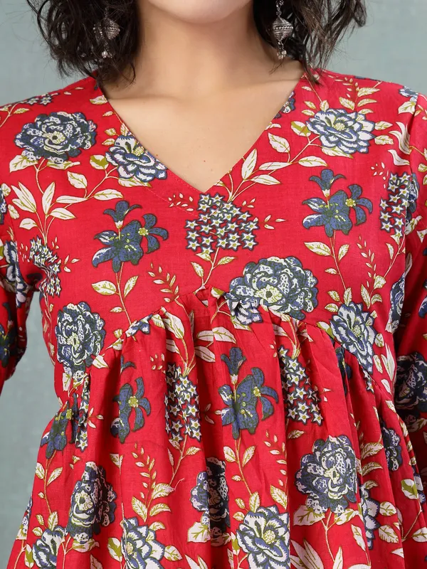 Red_Cotton_Multi_Prints_3/4_Sleeves_V_Neck_Regular_Kalf_Length_Kurtasets_For_Women