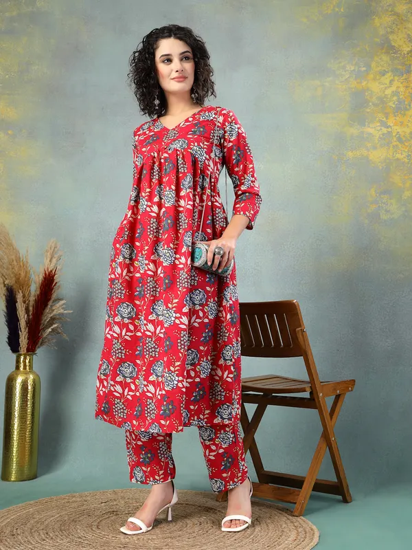 Red_Cotton_Multi_Prints_3/4_Sleeves_V_Neck_Regular_Kalf_Length_Kurtasets_For_Women
