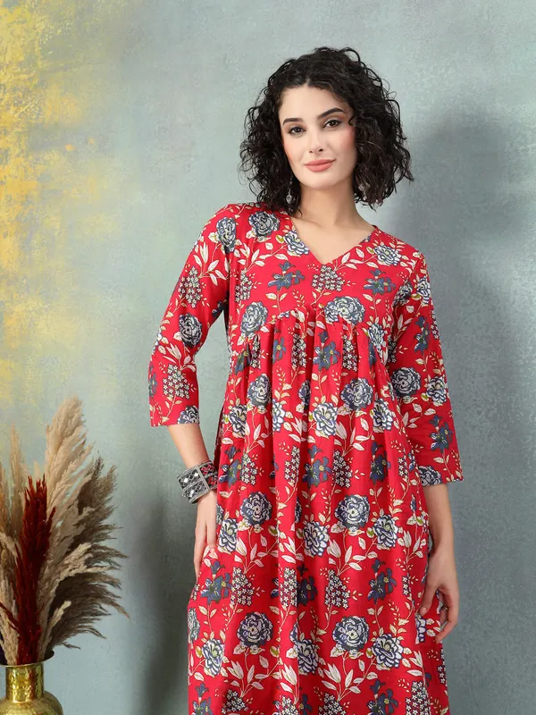 Red_Cotton_Multi_Prints_3/4_Sleeves_V_Neck_Regular_Kalf_Length_Kurtasets_For_Women