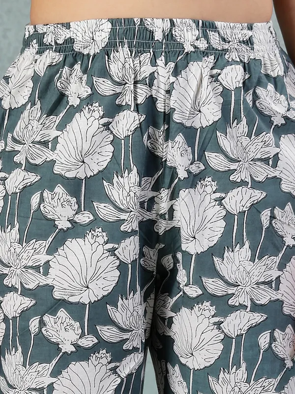 Grey_Cotton_Procian_Print_3/4_Sleeves_Round_Neck_Designer_Kuurta_Sets_Ankle_Length_Kurta_Sets_For_Women
