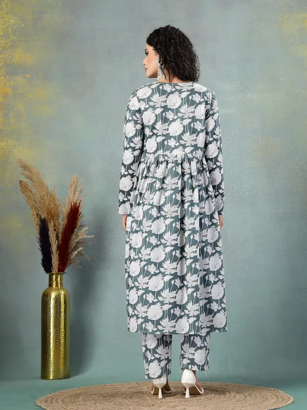 Grey_Cotton_Procian_Print_3/4_Sleeves_Round_Neck_Designer_Kuurta_Sets_Ankle_Length_Kurta_Sets_For_Women