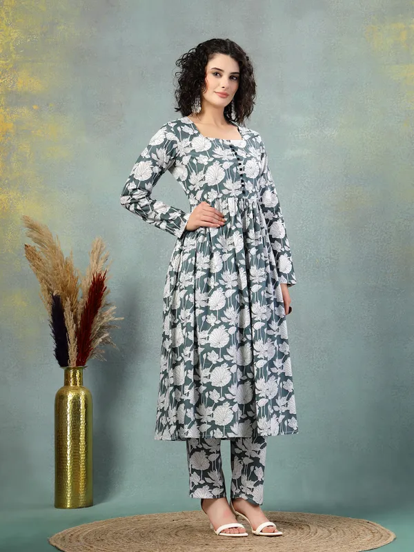 Grey_Cotton_Procian_Print_3/4_Sleeves_Round_Neck_Designer_Kuurta_Sets_Ankle_Length_Kurta_Sets_For_Women
