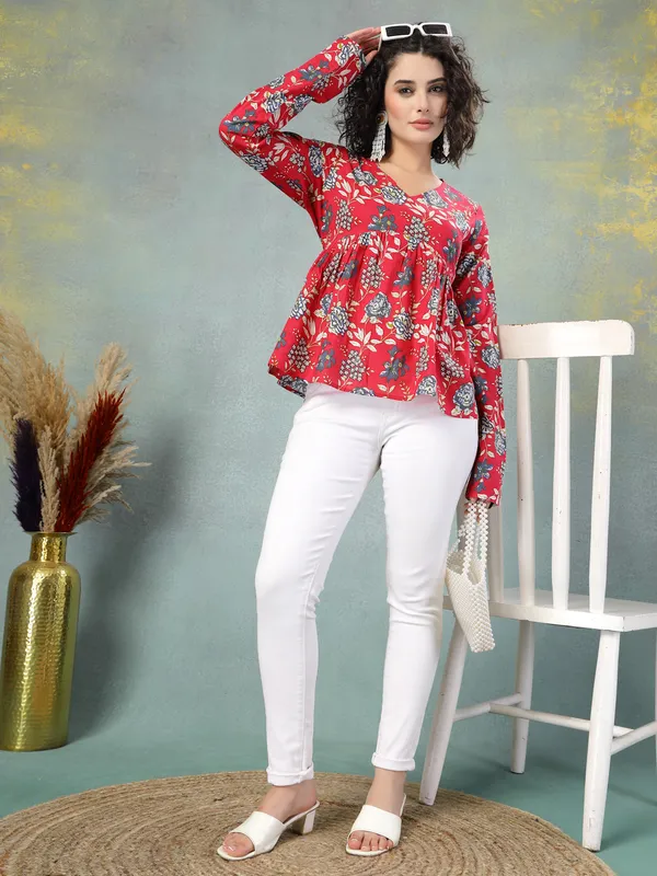 Red_Cotton_Procian_Print_Full_Sleeves_V_Neck_Regular_Waist_Length_Tops_For_Women