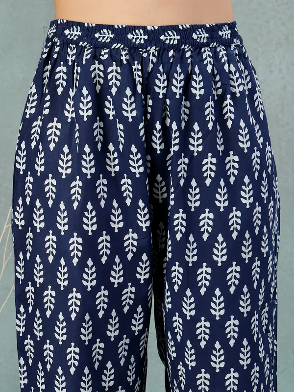 Blue_Cotton_Procian_Print_1/2_Sleeves_Round_Neck_Regular_Ankle_Length_Night_Suit_For_Women