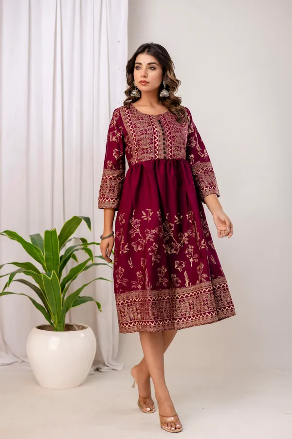 Mahron_Rayon_Gold_Print_Kalf_Length_Kurti_For_Women