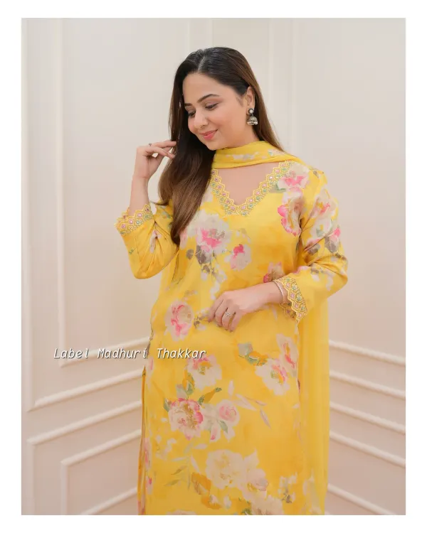 Yellow_Rayon_Digital_Print_Kalf_Length_Dupata_Sets_For_Women