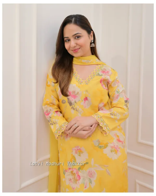 Yellow_Rayon_Digital_Print_Kalf_Length_Dupata_Sets_For_Women