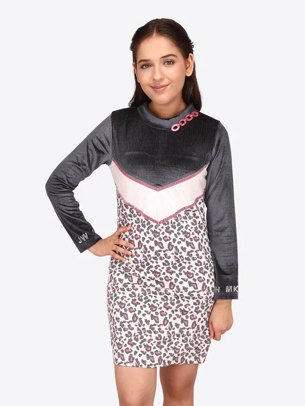 Cutecumber_Girls_Twill,Drop_Needle_&_Chenille_Animal_Printed_Full_Sleeve_Winter_Shift_Dress.CC7568D-GREY_Black