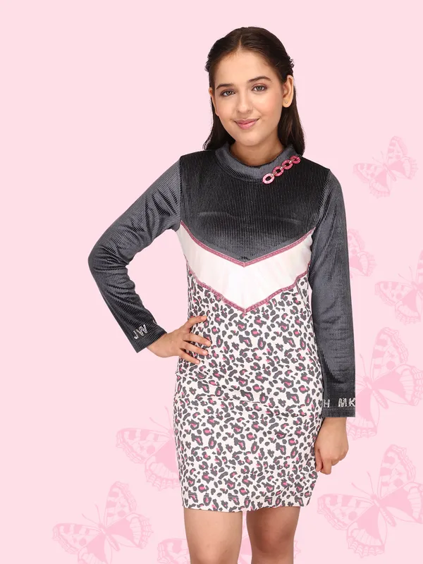 Cutecumber_Girls_Twill,Drop_Needle_&_Chenille_Animal_Printed_Full_Sleeve_Winter_Shift_Dress.CC7568D-GREY_Black