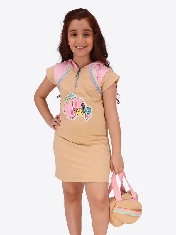 Beige_Polyester_Half_Sleeve_Collared_Regular_Partywear_Dress_For_Girls
