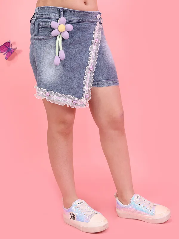 Cutecumber_Girls_Floral_Lace_Trim_Denim_Skirt_with_Flower_Charm
