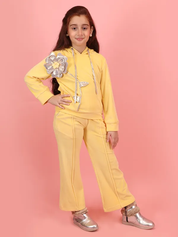 Cutecumber_Girls_Yellow_Velour_Clothing_Set_with_Hoodie_&_Trouser_Flower_Patch_Design_Winter_Wear_Outfit_for_Baby_Girls_&_Kids_Warm_&_Stylish_Two-Piece_Set_(Age_1-15_Years)