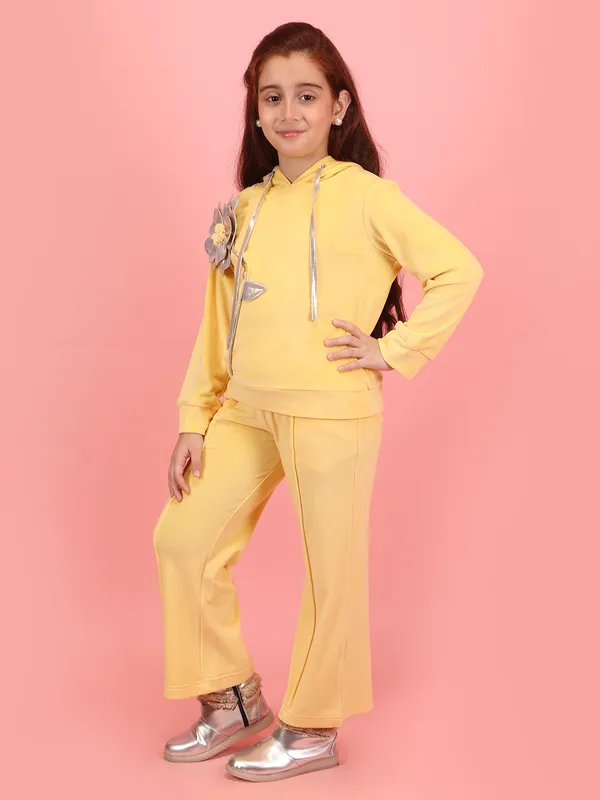 Cutecumber_Girls_Yellow_Velour_Clothing_Set_with_Hoodie_&_Trouser_Flower_Patch_Design_Winter_Wear_Outfit_for_Baby_Girls_&_Kids_Warm_&_Stylish_Two-Piece_Set_(Age_1-15_Years)