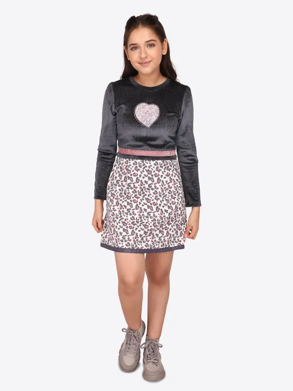 Cutecumber_Girls_Twill,_Drop_Needle_&_Chenille_Animal_Printed_Full_Sleeve_Winter_Shift_Dress.CC7566D-GREY